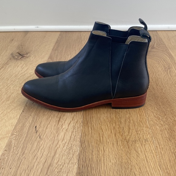 Nisolo Eva Everyday Chelsea Boot - Picture 2 of 8